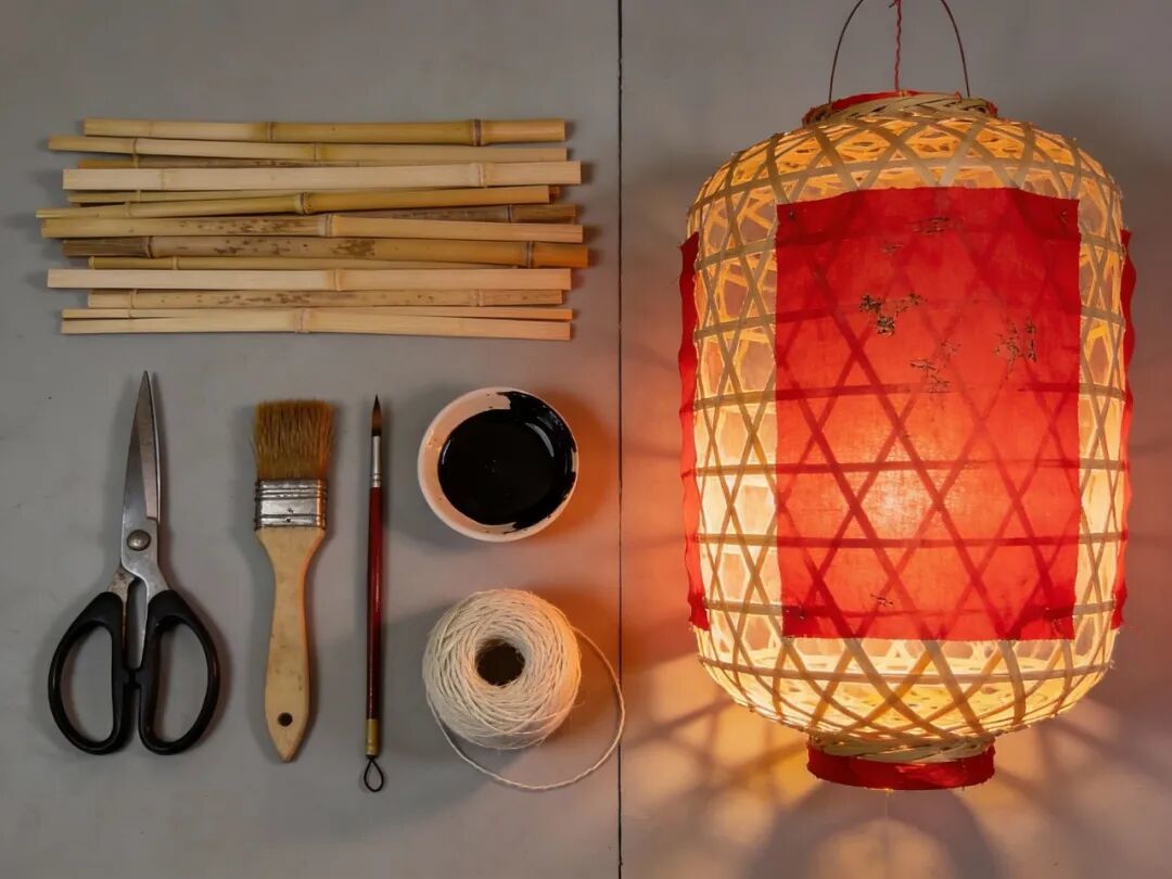 摄图网_701657081_传统手工灯笼制作材料与成_(企业商用).jpg