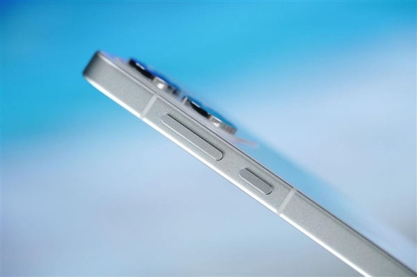 首创3D冰透悬浮！OPPO Reno16图赏