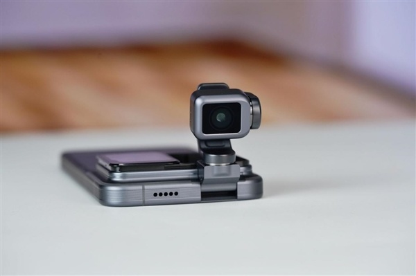 全球首款机器人手机登场！荣耀Robot Phone图赏 把机械云台做进机身
