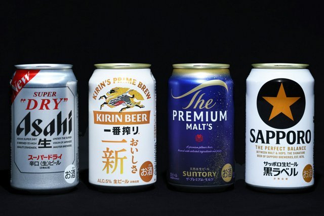 朝日啤酒、麒麟啤酒、三得利、札幌啤酒的产品 资料图片
