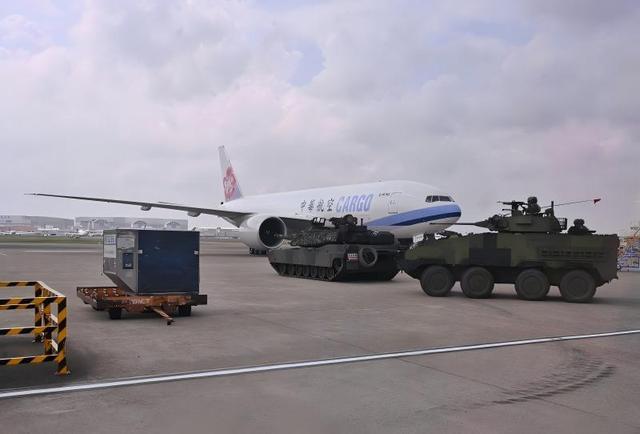 108辆M1A2坦克，全部投入桃园机场豪赌，跟解放军空降兵打对攻？