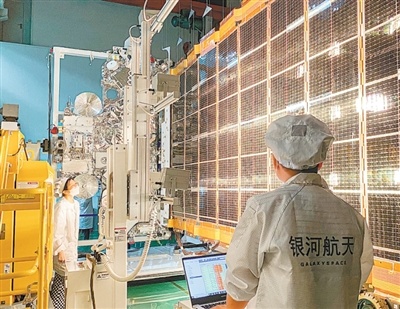 处于待发射状态的卫星灵犀03星。　