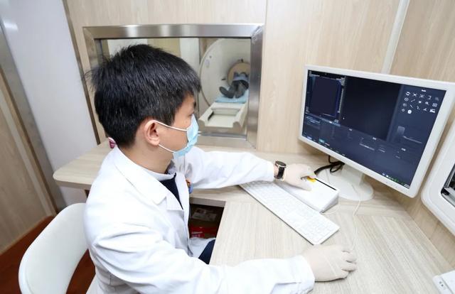 尊府图 单明铭摄