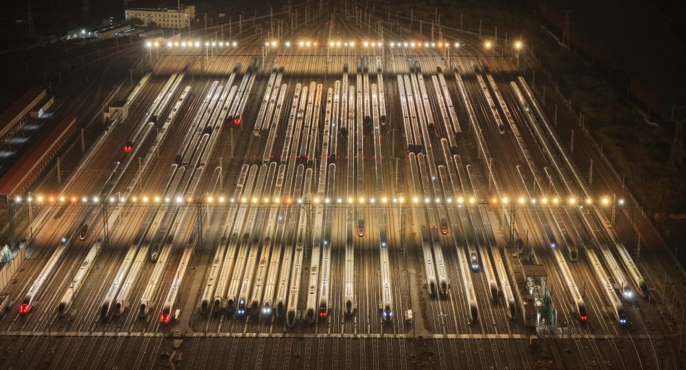 2026年2月1日，动车组列车停靠在广州动车段存车场（无人机照片）。新华社记者 邓华 摄