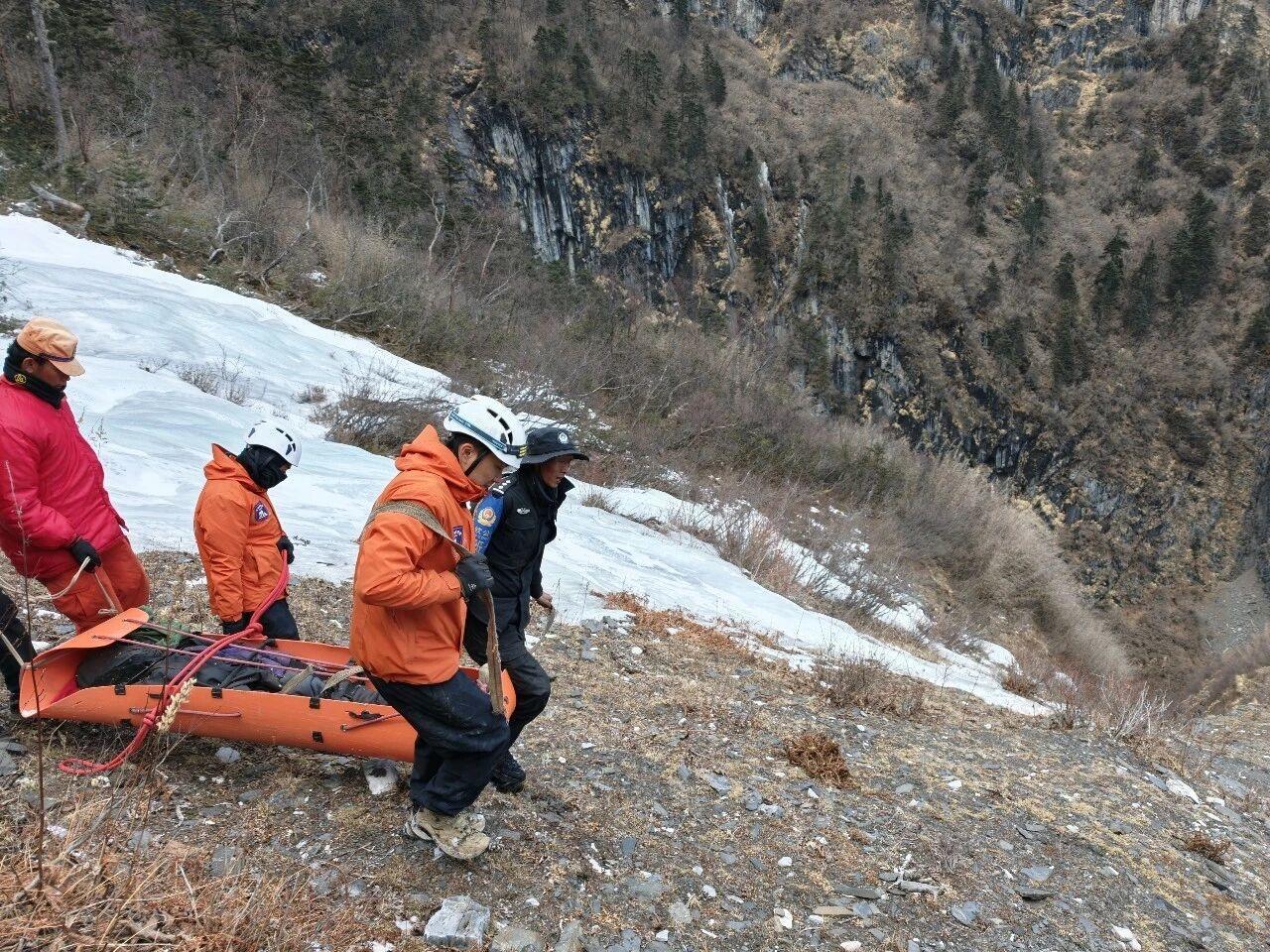 ▲救援现场 图据德钦警方
