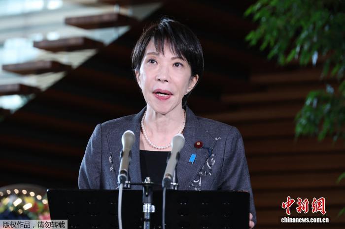 2025年12月9日,日本首相高市早苗对记者发表讲话。
