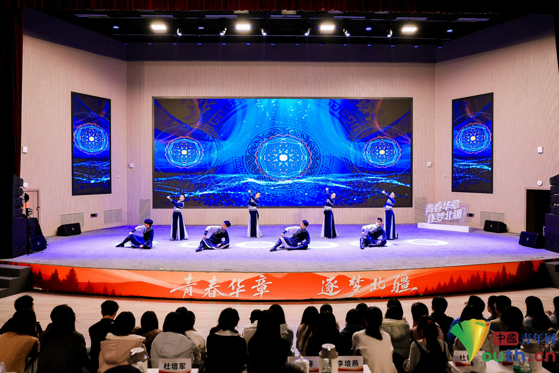 乌兰牧骑舞蹈表演《赛白努》。中国青年网记者 闫章默 摄