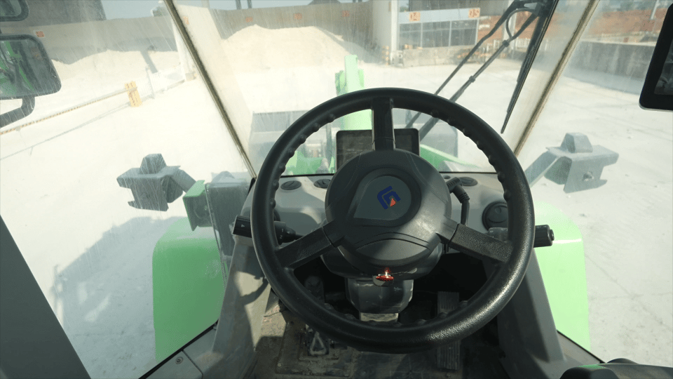 无人电动装载机能自主作业（央广网记者 梁瑜琳 制图）