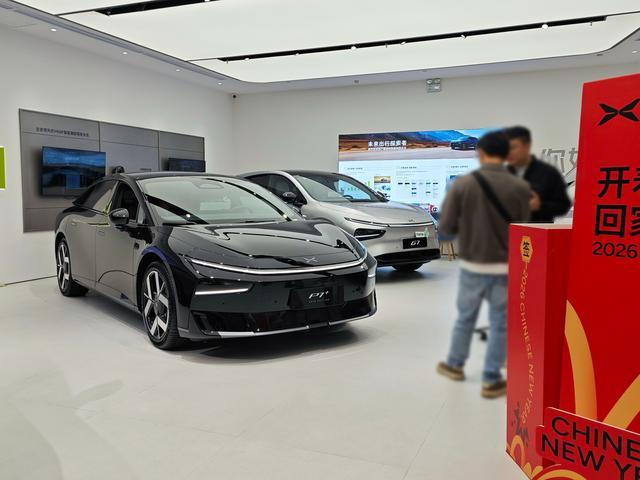 探访5大新势力门店:7年低息不是狂欢,而是“骗局”?