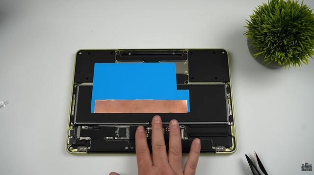 博主为苹果MacBook Neo改装水冷散热,单核性能暴涨18.6%