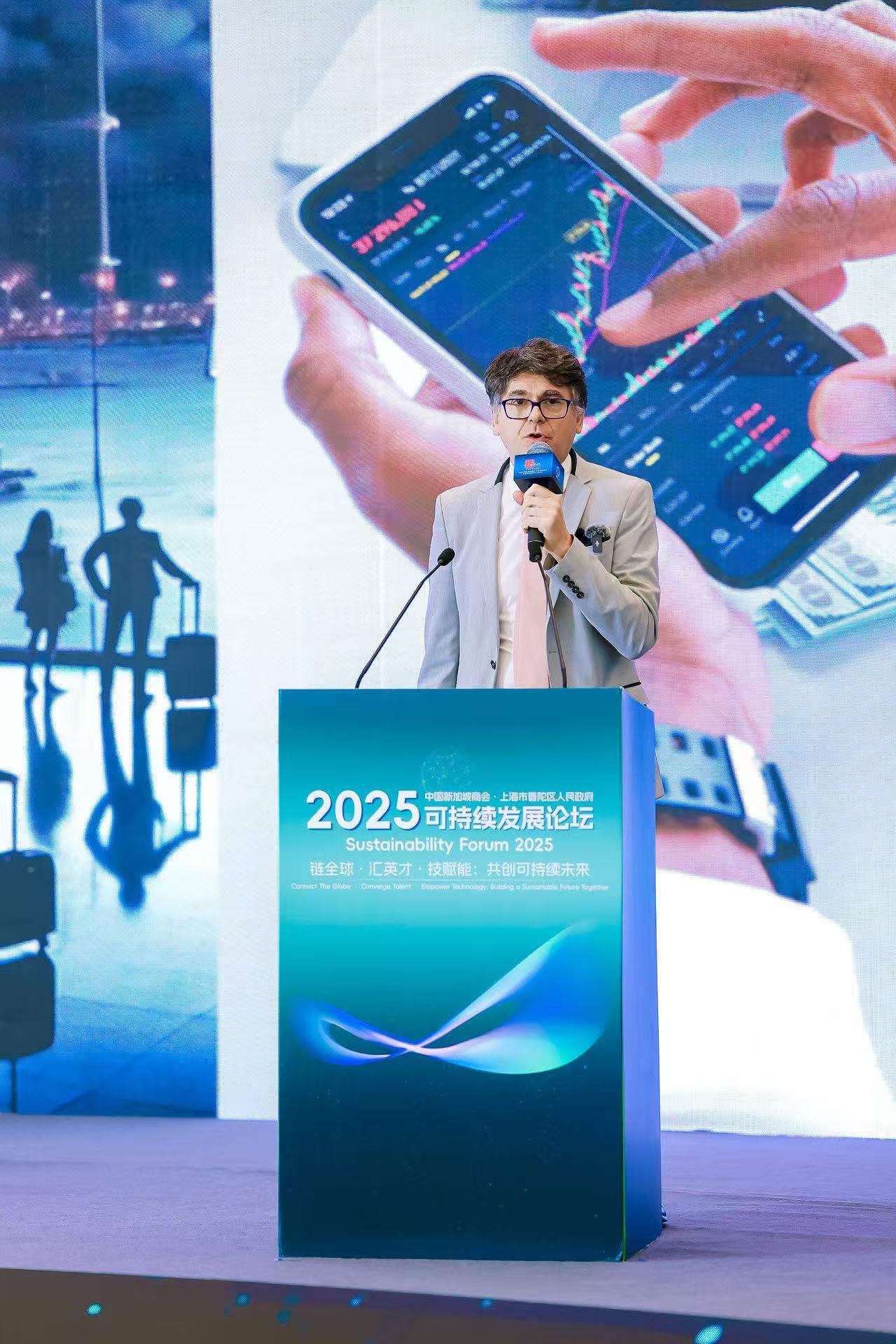 路易斯认为，未来十年人工智能的突破也需要数学基础研究的持续供给。受访者供图