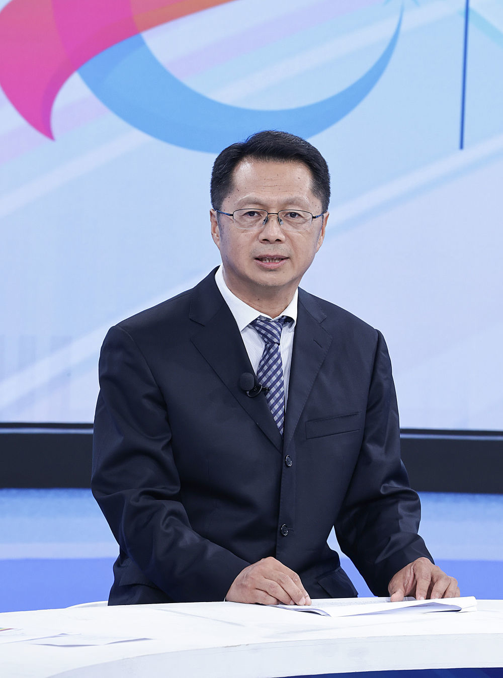 科技部中国科学技术信息研究所所长陈宝明在第三十五期“中国经济圆桌会”大型全媒体访谈节目录制现场发言。新华社记者 张玉薇 摄