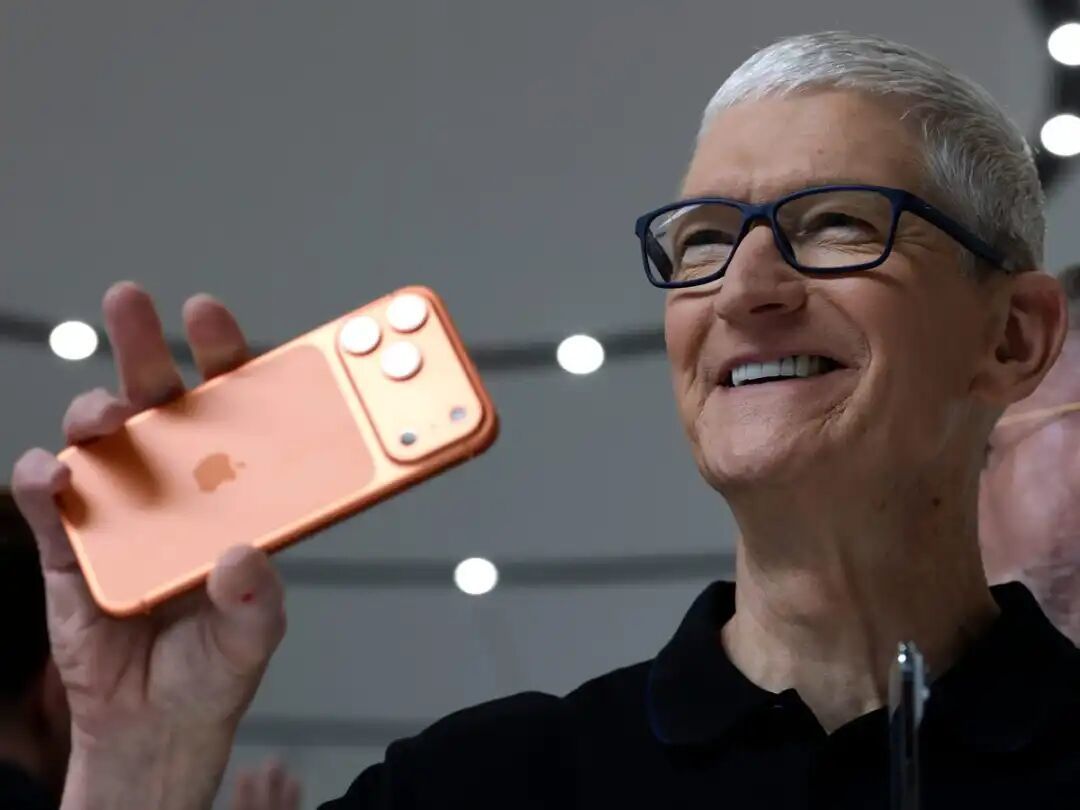 Tim Cook Didn't Invent the iPhone. but He Made Me Love It. - Business Insider