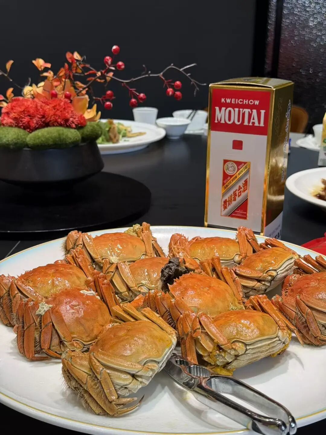 在秋季,大闸蟹是亲朋欢聚的宴席上一道必不可少的佳肴