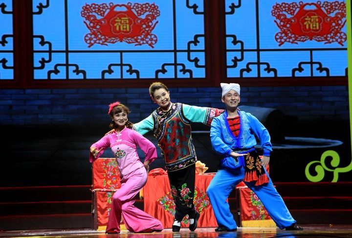 河曲县二人台表演场景。(受访者供图)