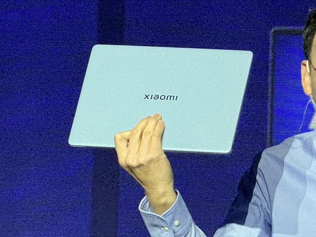 在轻薄本里本地“养龙虾”,英特尔做到了