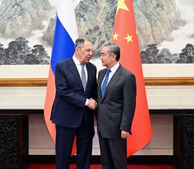 中俄外长在北京会面