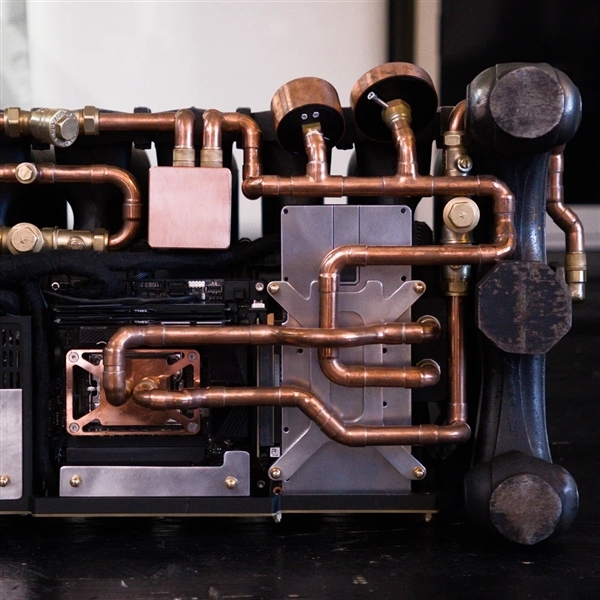 冬天能当暖气片!高玩DIY超硬核铸铁散热器PC:重达99公斤 内置18升冷却液