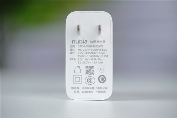 全球首款AI智能体手机！努比亚NaviX Ultra图赏
