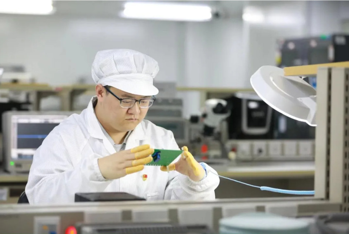 工作中的张雯集