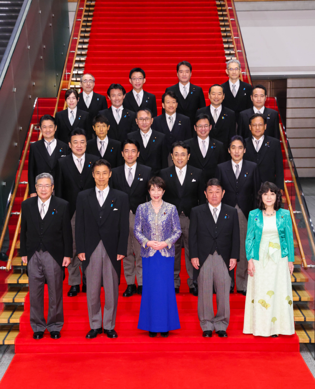 ◆ 9月17日,高市早苗与全体阁僚在首相官邸合影。(图源:日本首相官邸网站)