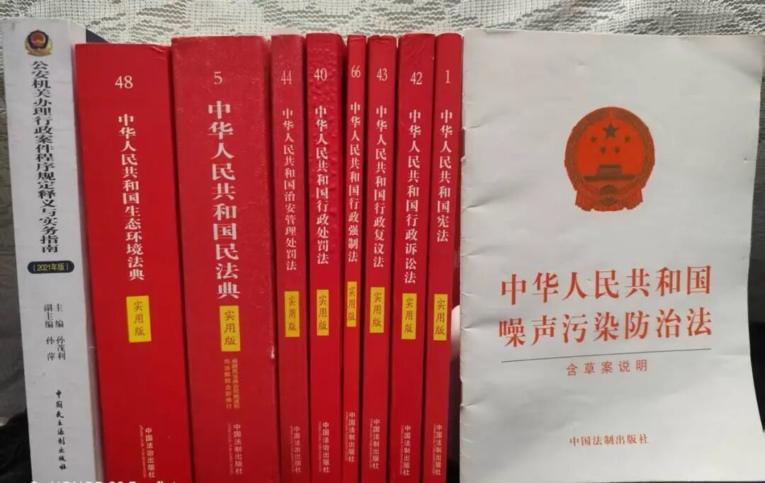◎ 李艺淘自学的法律书籍