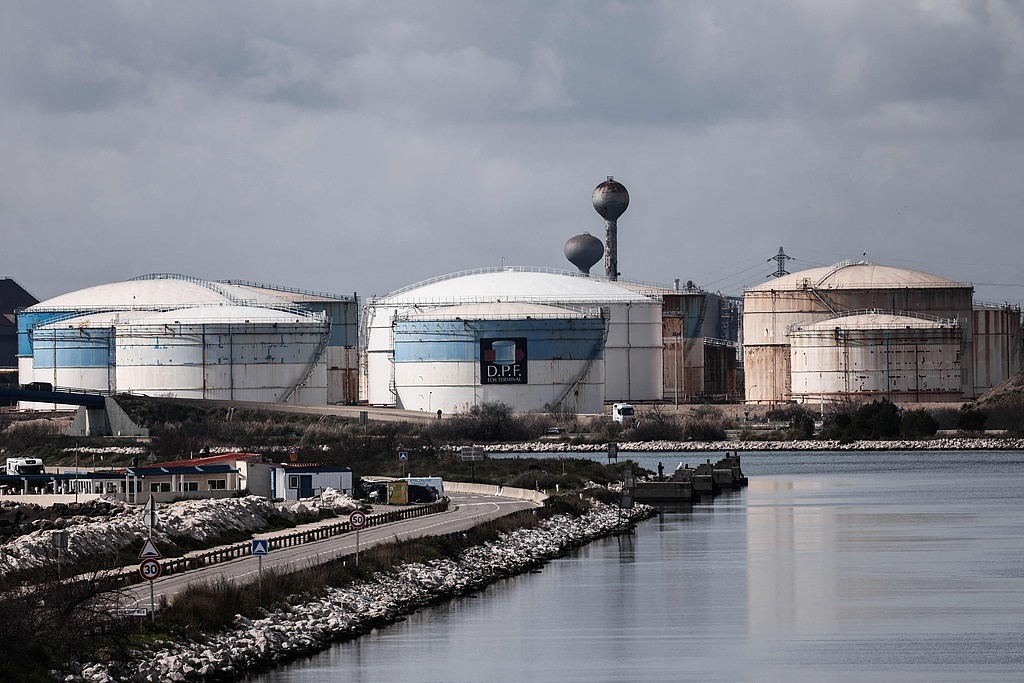 位于法国马赛福斯港的“法国石油仓库”。（视觉中国）