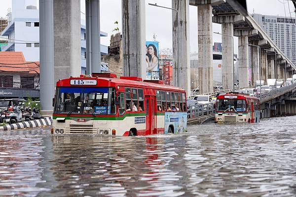 9月28日,泰国曼谷,邦卡皮区遭遇严重洪涝灾害