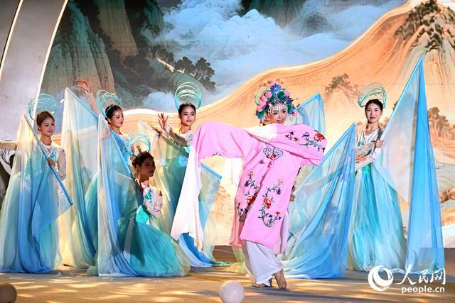 歌舞《明月共潮生》。人民网记者 陈博摄