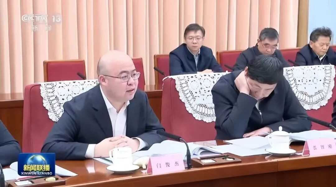 ·座谈会上的闫俊杰。(视频截图)