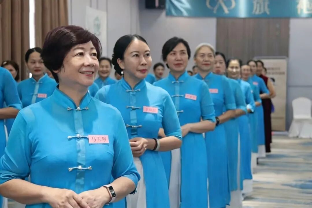 扬爱妈妈融合旗袍团正在排练。受访者供图