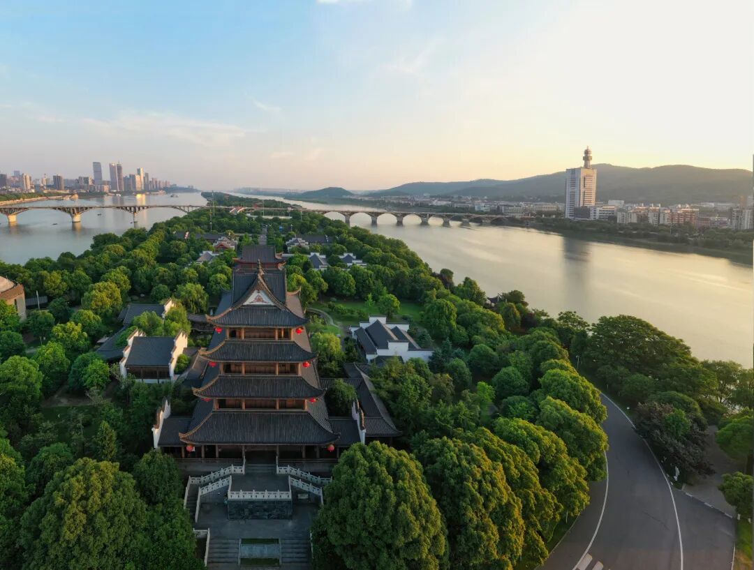 摄图网_501606781_长沙橘子洲航拍图(企业商用) (1).jpg