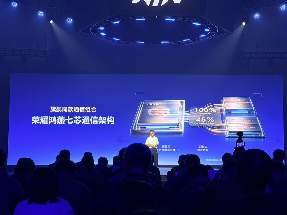 荣耀掀桌电竞手机！国补价2251元起，全系2K+185Hz、1万mAh大电池