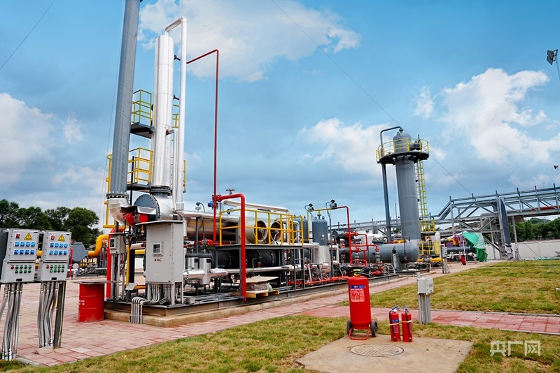 高低错落管道将煤层气输送到全国(央广网记者 张晋鹏 摄）