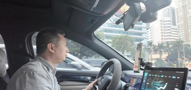 网约车司机抓间谍，至少50万奖金轻松入手，谁能告诉我这是什么品牌，我也想买一台，不是为了抓间谍拉客，而是闲得难受拉游客转悠-有驾