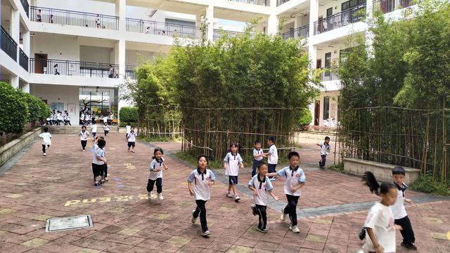 云浮市恒大学校一年级学生