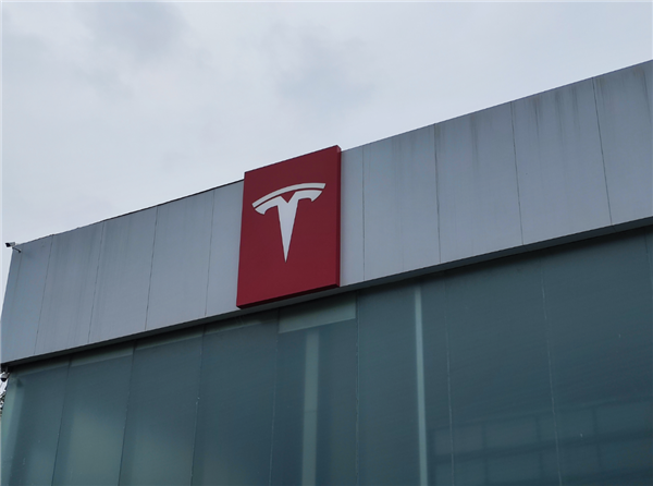 彻底取消方向盘！报道称特斯拉启动无方向盘Cybercab量产：首批14台已部署