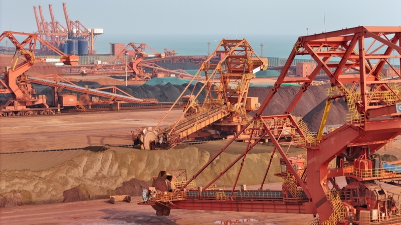 2025年10月29日，山东烟台港，矿石码头 IC photo