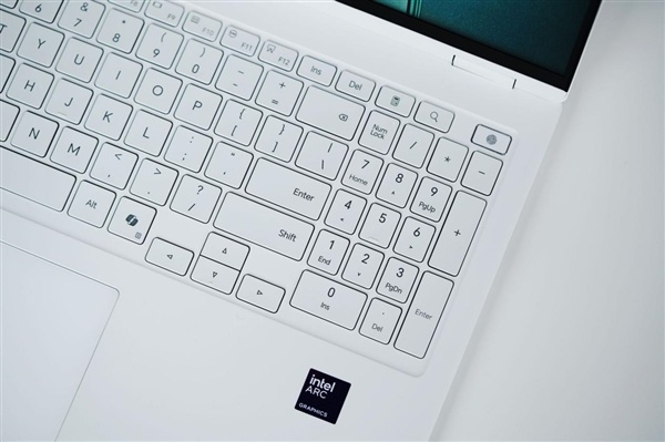 续航轻松超苹果MacBook!荣耀MagicBook Pro 16 2026图赏