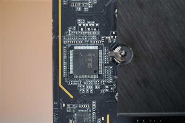 5个M.2插槽堆满！技嘉Z890 AORUS ELITE DUO X主板图赏