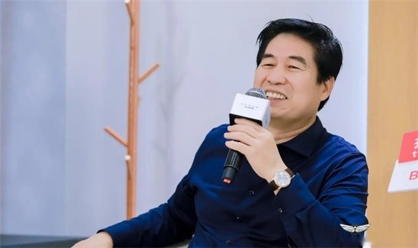 靠摩托和重卡发家的大运 最终栽在了电车手上