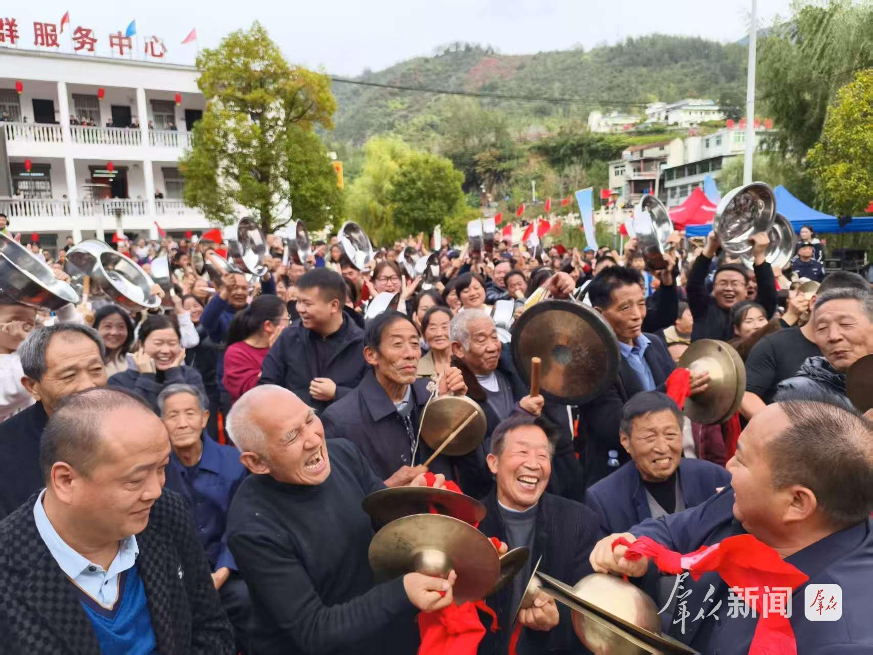 安康市汉滨区首届村歌大赛比赛现场。
