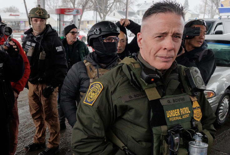 1月21日,边境巡逻队指挥官格雷博维诺现身明尼阿波利斯市 东方IC