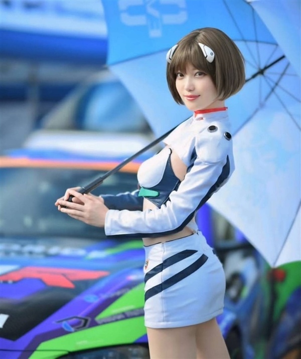 日本赛车女郎Cos初代女神绫波丽 身高腿长太顶了