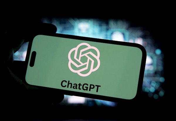 一场合作 让ChatGPT卸载量暴增近300% 一星评分飙升775%