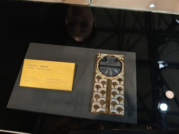 追觅首款旗舰手机亮相：造型奢华 黄金版价格超10万元