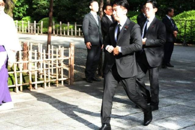小泉进次郎参拜