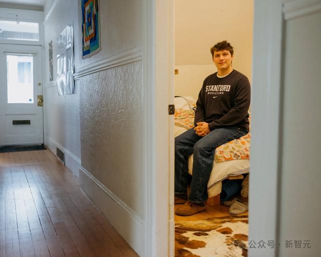 Marshall Kools，一位24岁的人工智能企业家在他位于旧金山的卧室里