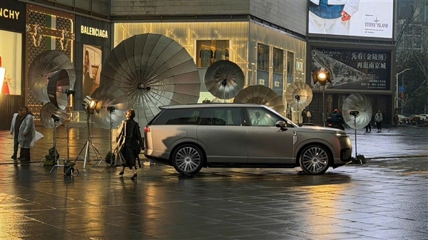 小鹏全新旗舰SUV GX实车亮相:大湾区“路虎揽胜”来了