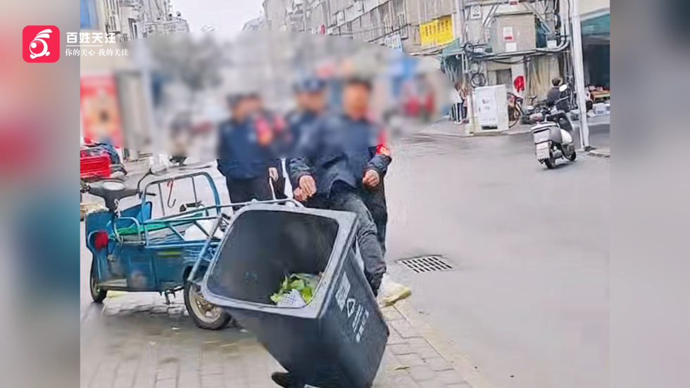 官方称摊贩不服管理致秩序员踢桶 【“菜市场秩序维护人员踢翻垃圾桶”,